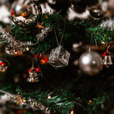 A Guide to Choosing the Perfect Artificial Christmas Tree for Your Home